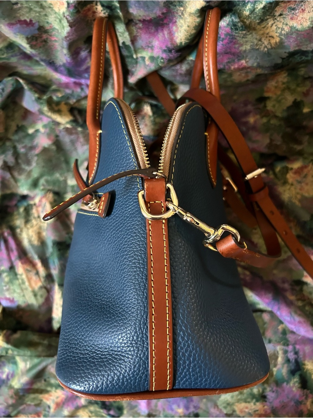Dooney & Bourke Authentic Blue Pebbled Leather Dome Handbag W/ Brown Trim - Picture 4 of 12